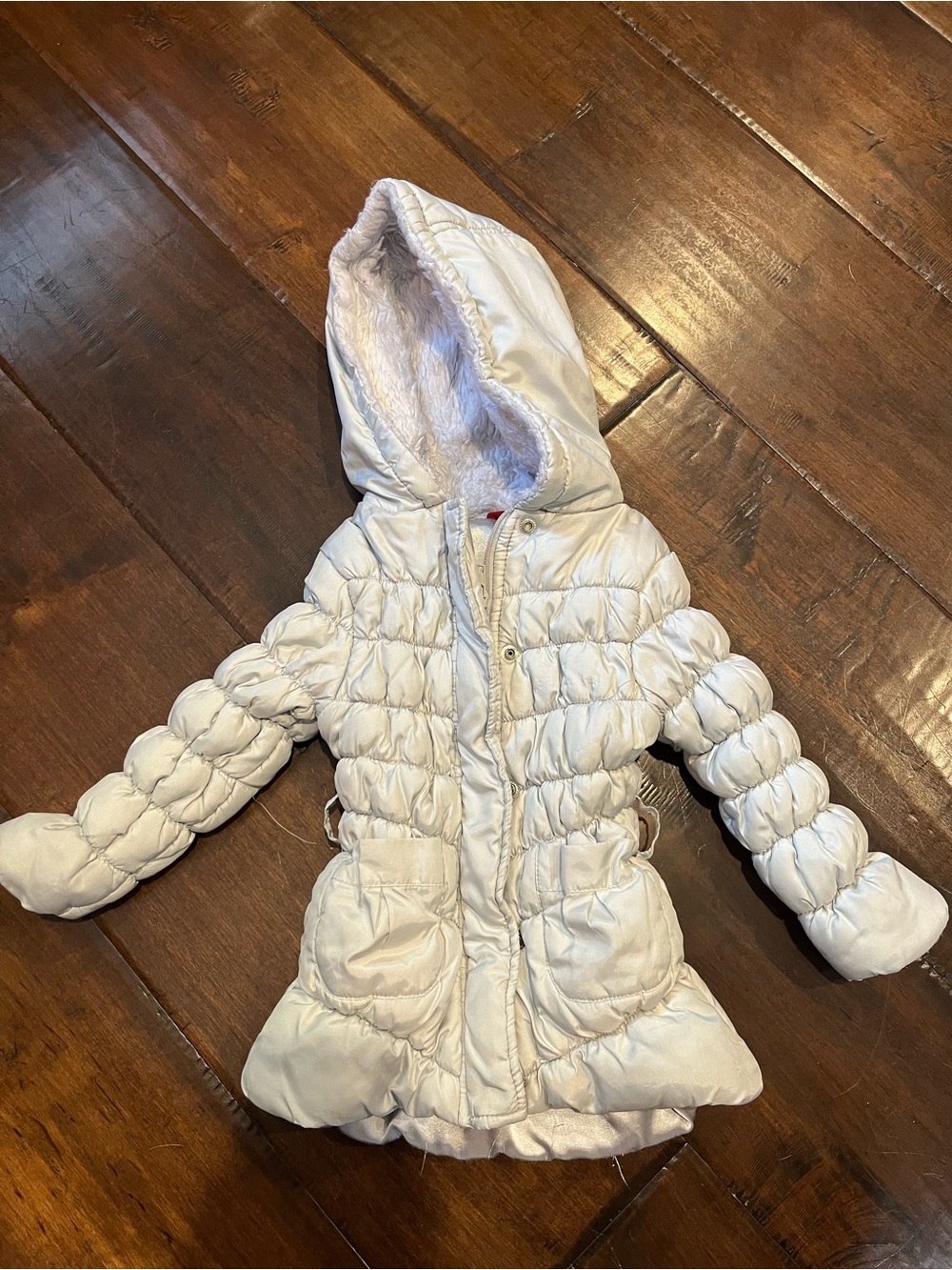Guess Girls Silver Metallic Hooded Puffer Coat‎ Faux Fur Lined Mittens Size 4